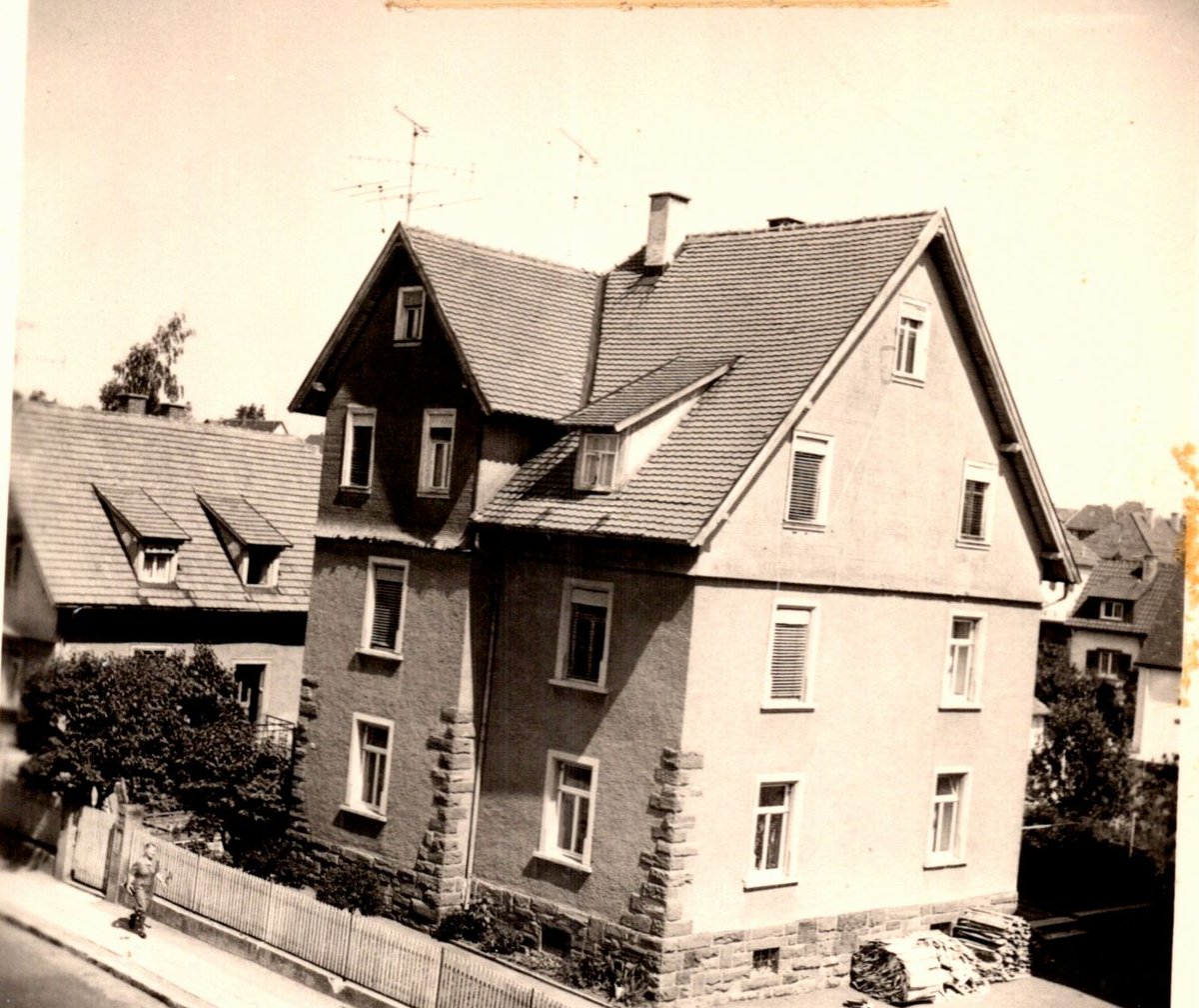 A tall house with a tiled roof on a Villingen street, photographed in 1965